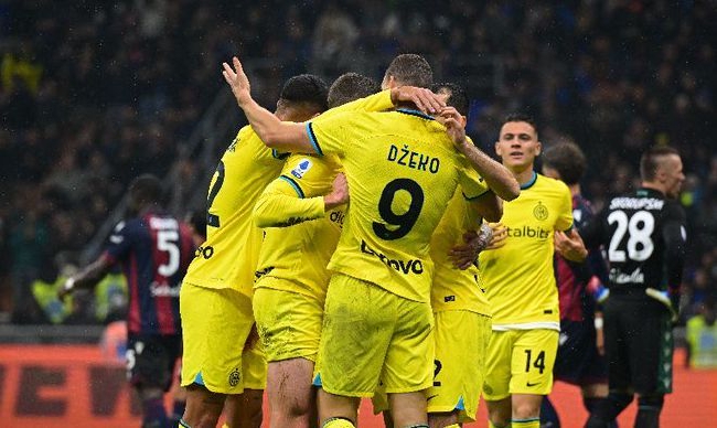  国际米兰主场逆转佛罗伦萨，劳塔罗补时双响  